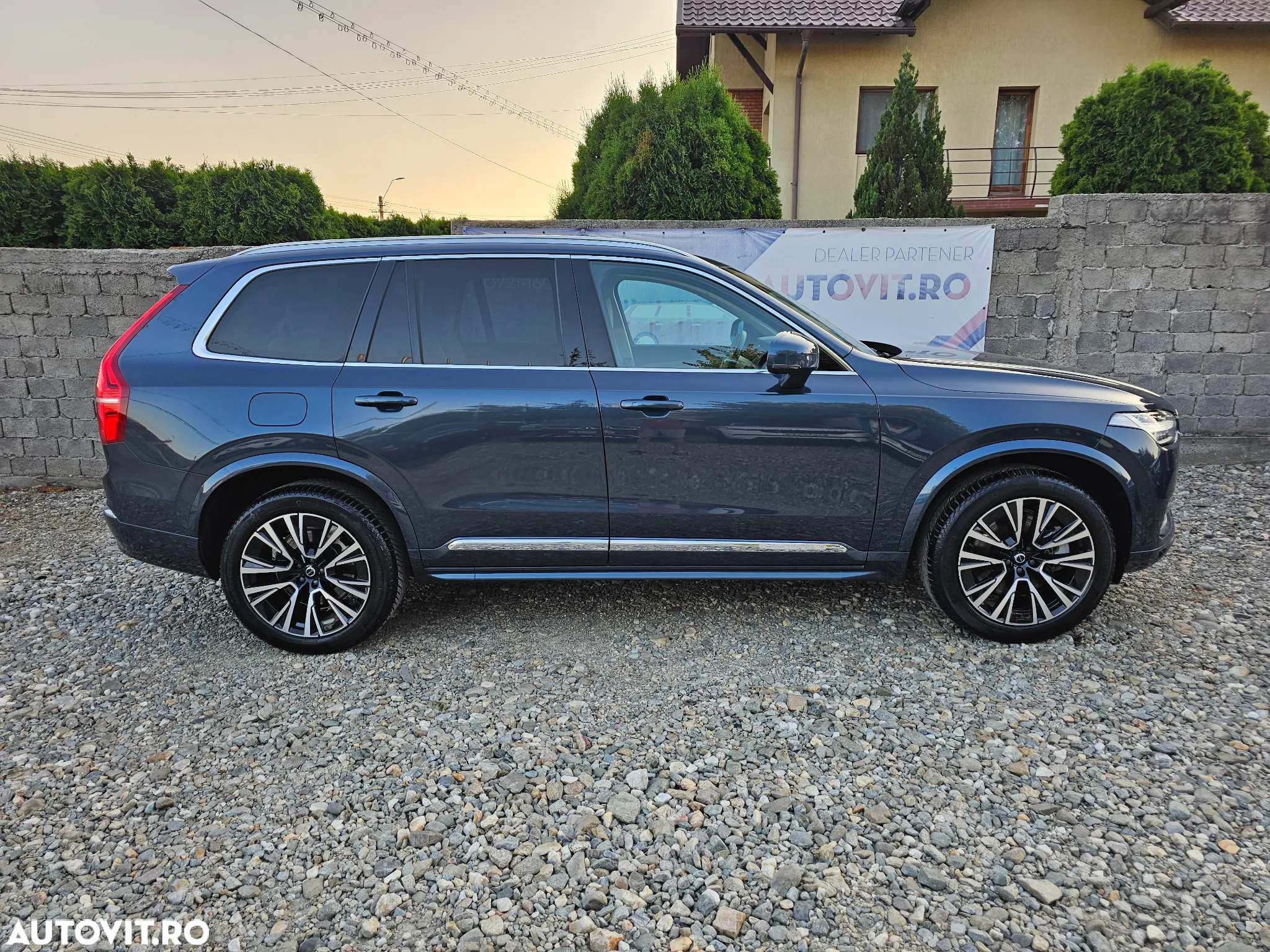 Volvo XC 90 T8 AWD Plug-in Hybrid Plus Dark - 3