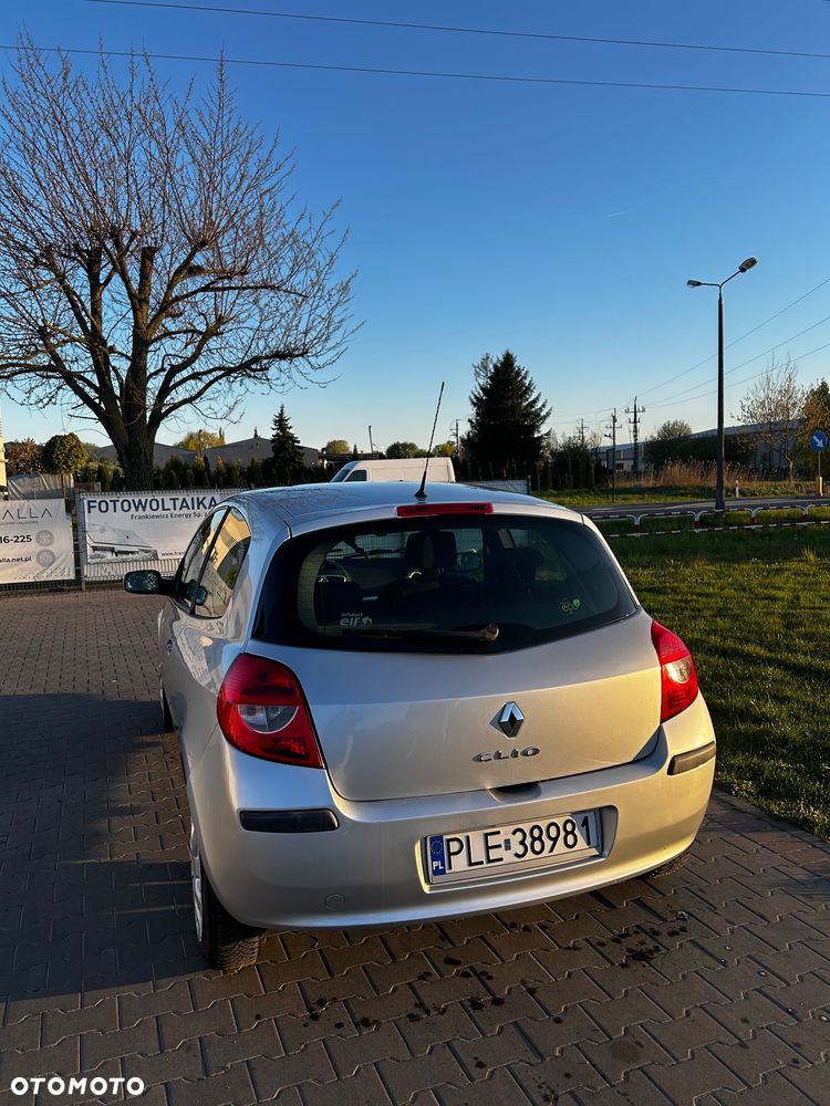 Renault Clio - 2