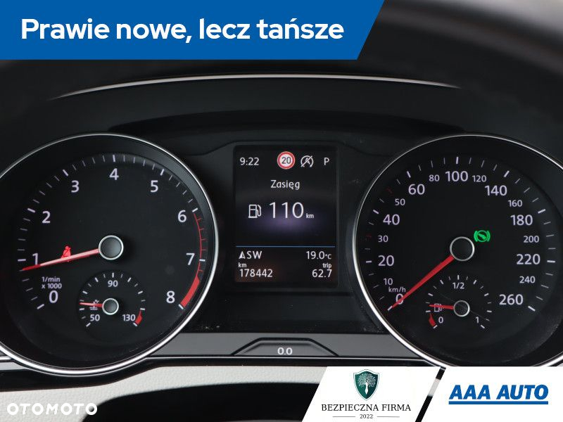 Volkswagen Passat - 12