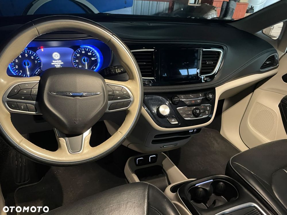 Chrysler Pacifica - 13