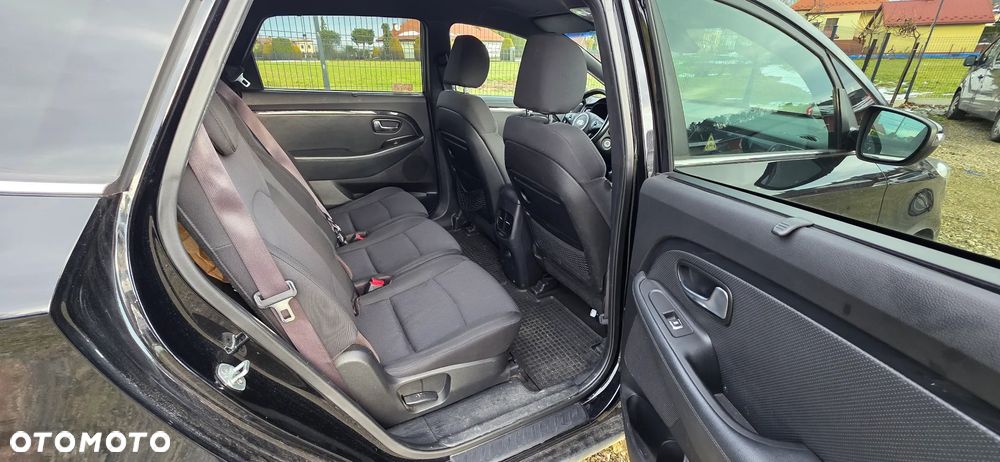 Kia Carens 1.7 CRDi M - 8