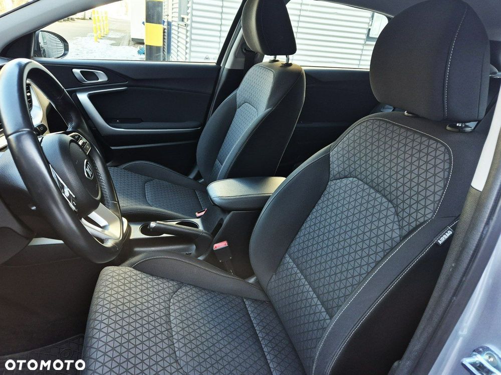 Kia Ceed 1.6 CRDi mHEV M - 11