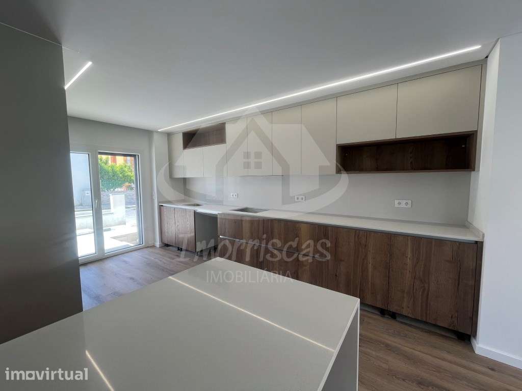 Moradia T4 com vista rio no Bairro das Courelas, Santa Iria de Azóia - Grande imagem: 4/58