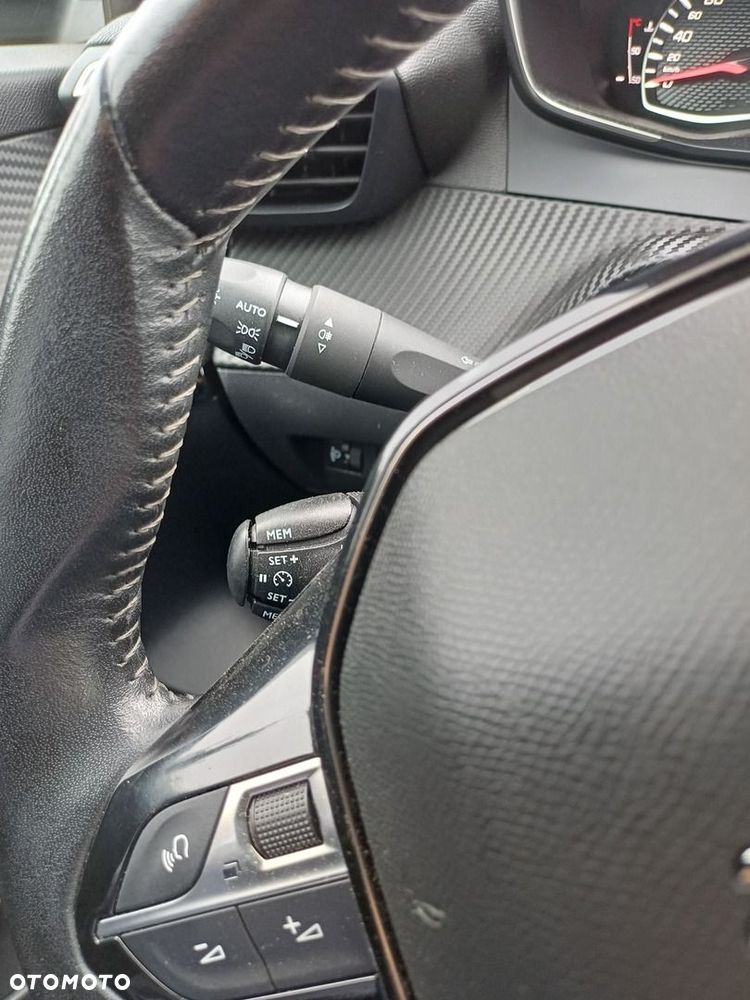 Peugeot 208 - 26