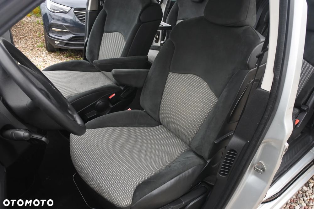 Peugeot 807 HDi 160 Style - 11