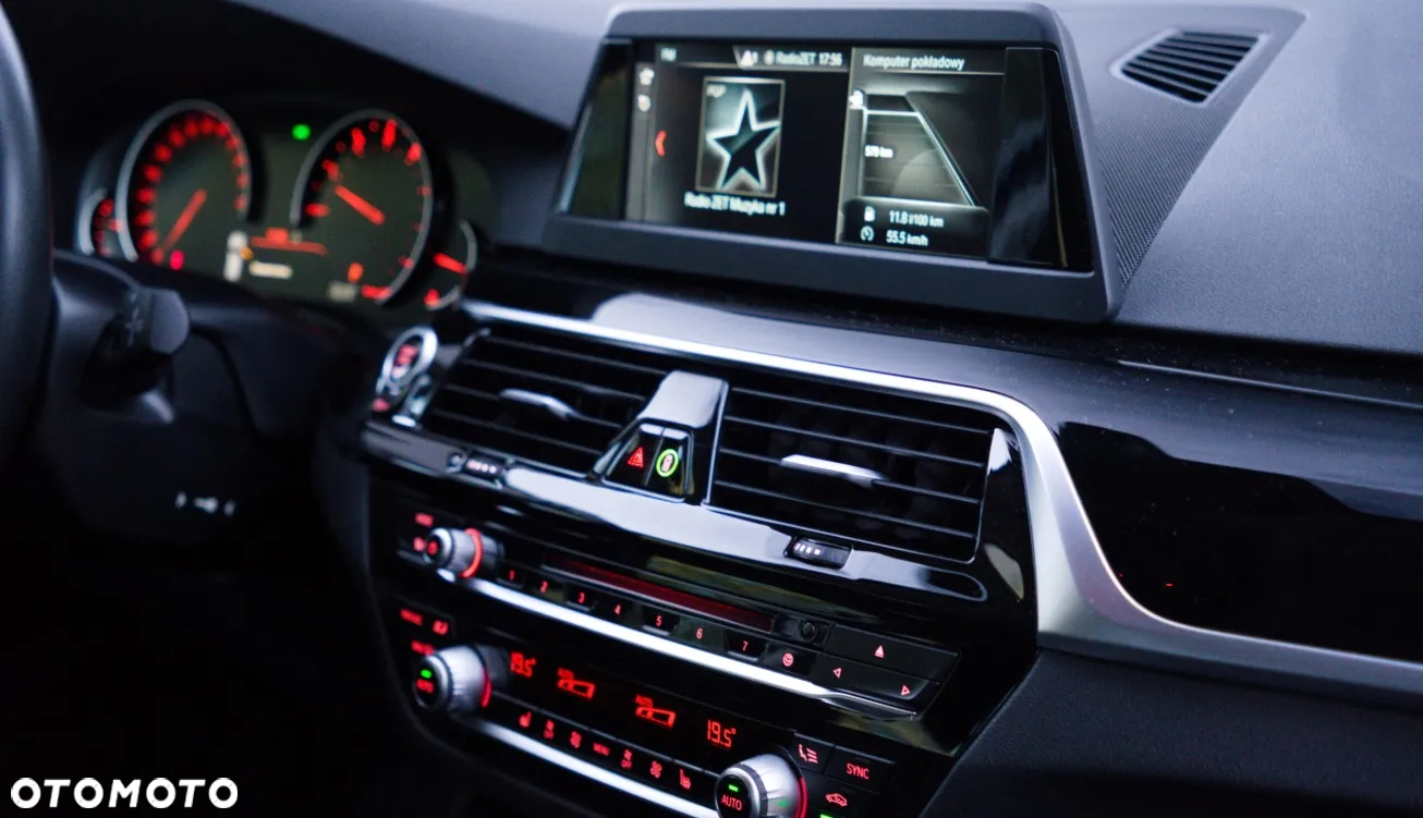 BMW Seria 5 520i - 24