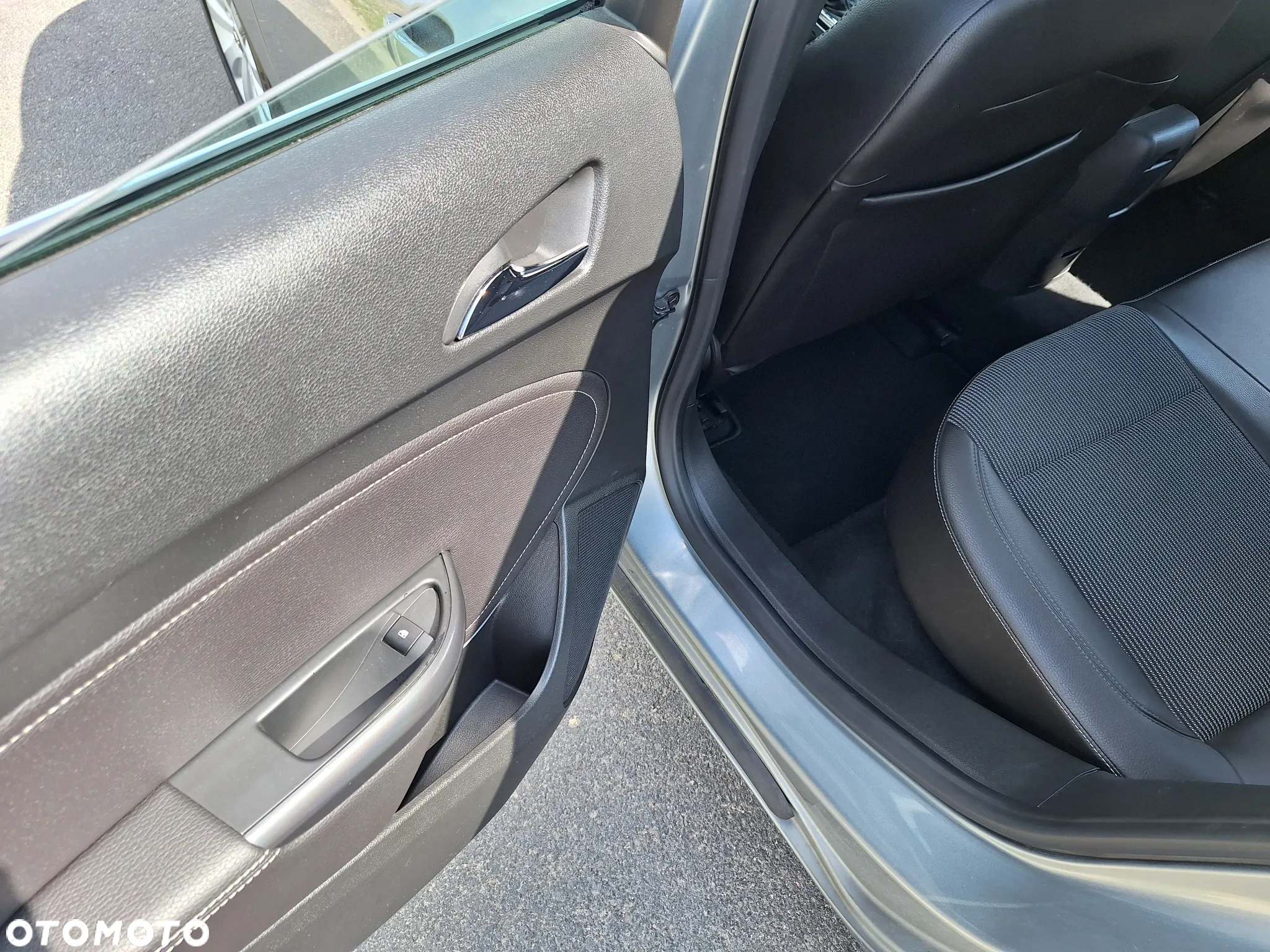 Opel Astra IV 1.4 T Cosmo - 21
