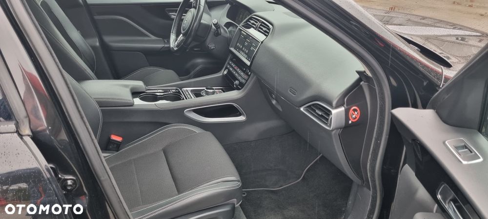 Jaguar F-Pace 2.0 i4D AWD R-Sport - 7