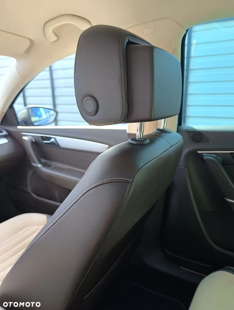 Volkswagen Passat - 20
