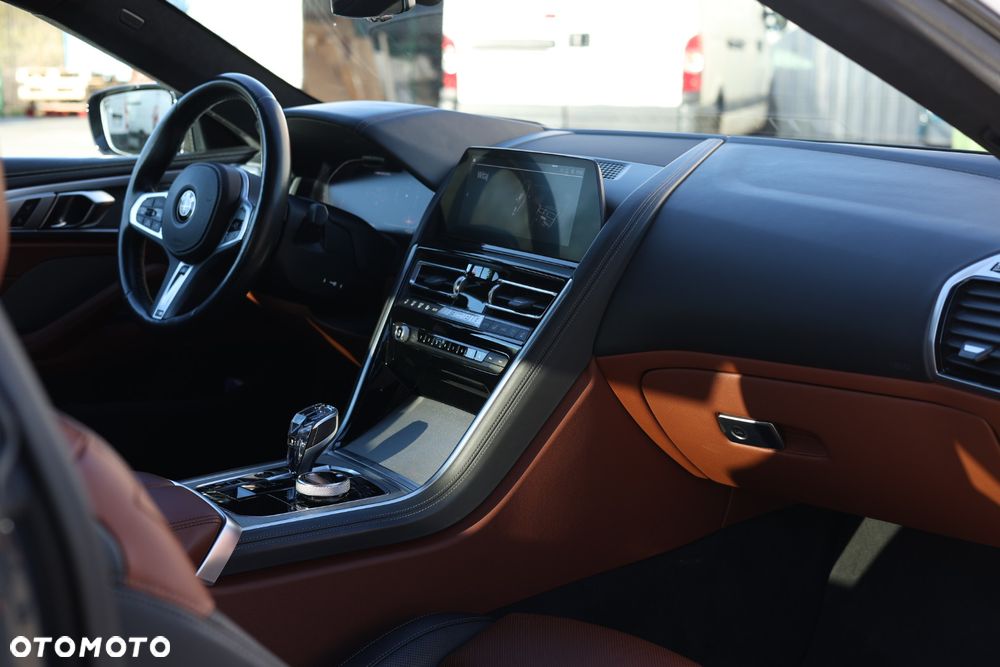 BMW Seria 8 - 21