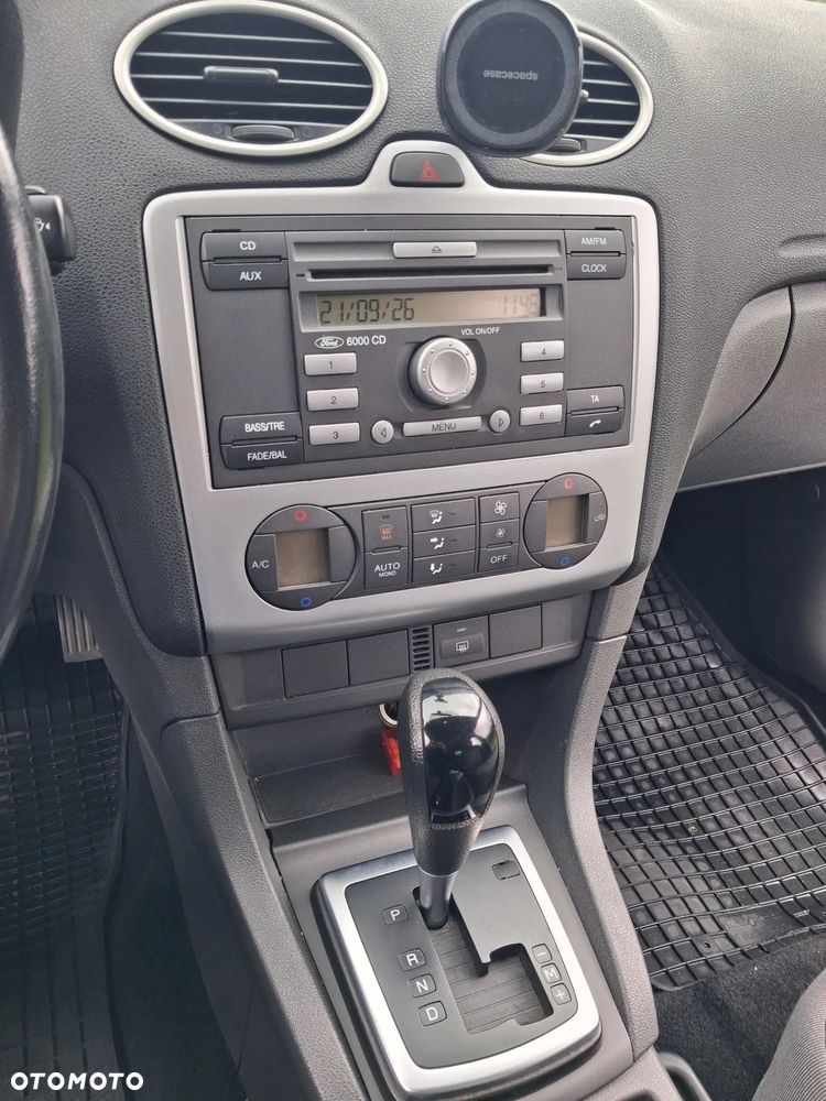Ford Focus 1.6 16V Ghia - 2