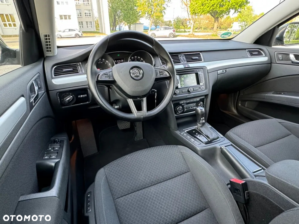 Skoda Superb Combi 2.0 TDI DSG Elegance - 18