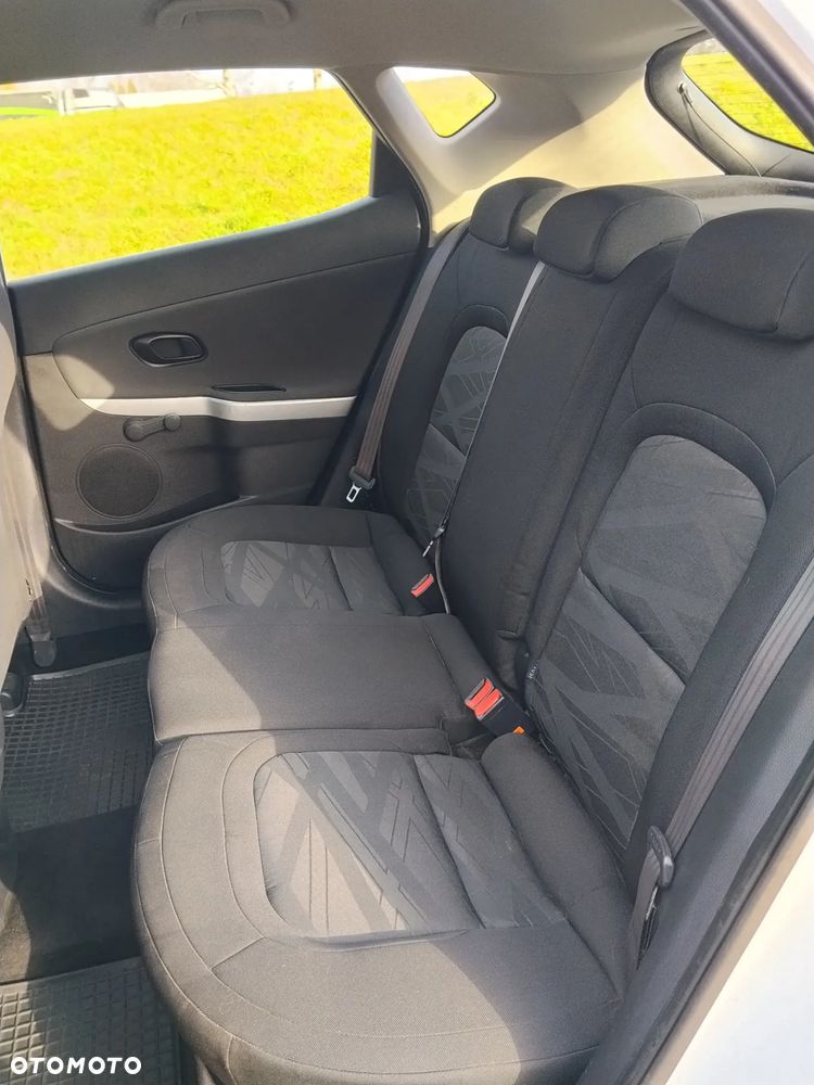 Kia Ceed - 16