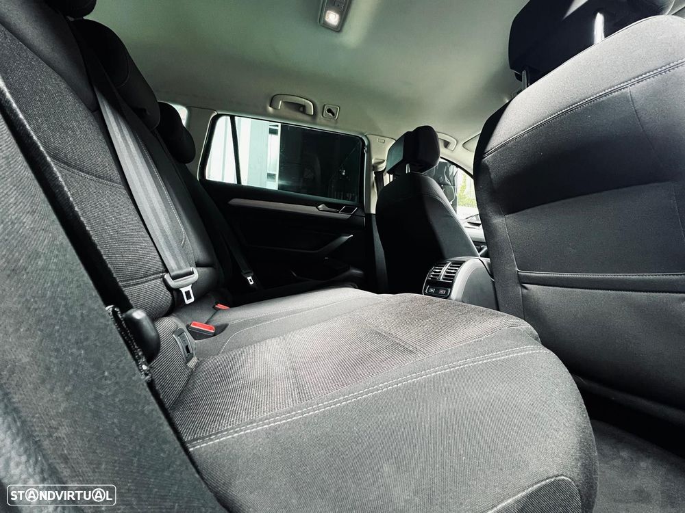 VW Passat 1.6 TDI DSG - 35