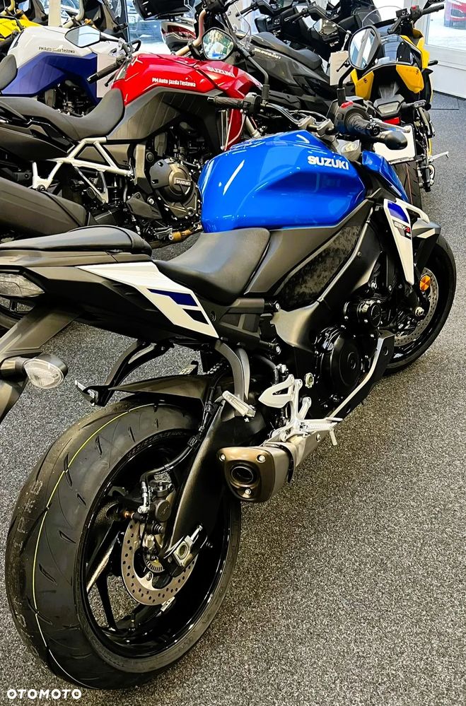Suzuki GSX - 21
