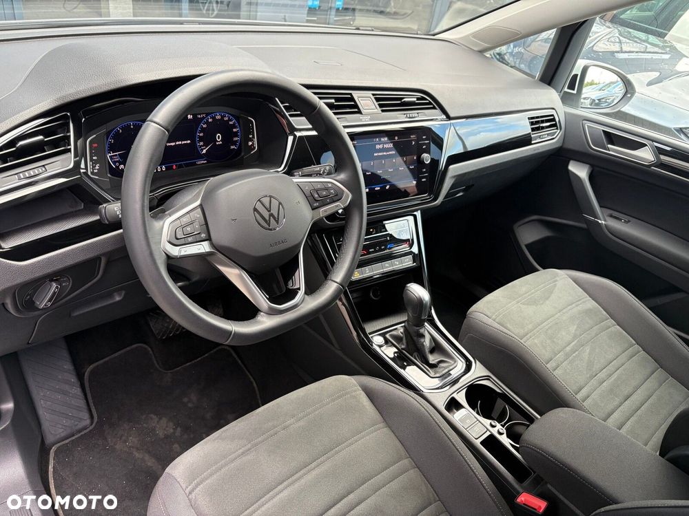 Volkswagen Touran - 12