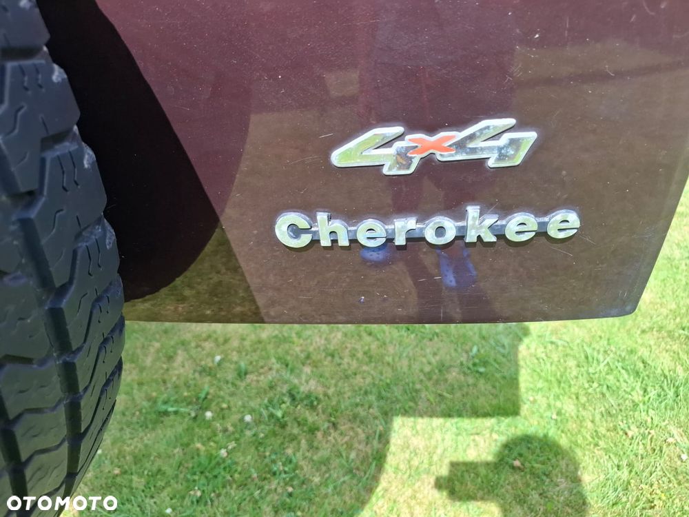 Jeep Cherokee 2.4 Sport - 12