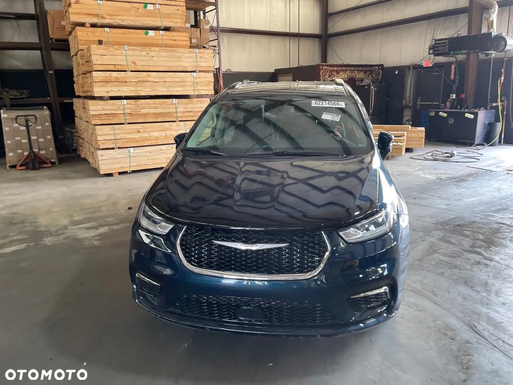 Chrysler Pacifica 2022 photo 2