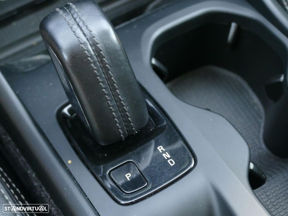 Volvo XC 40 2.0 D3 Geartronic - 26