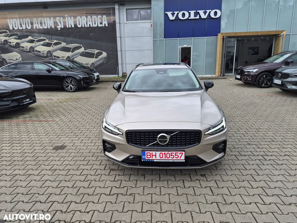 Volvo V60 B4 MHEV AT Plus Dark - 4