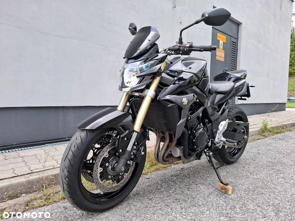 Suzuki GSR - 5