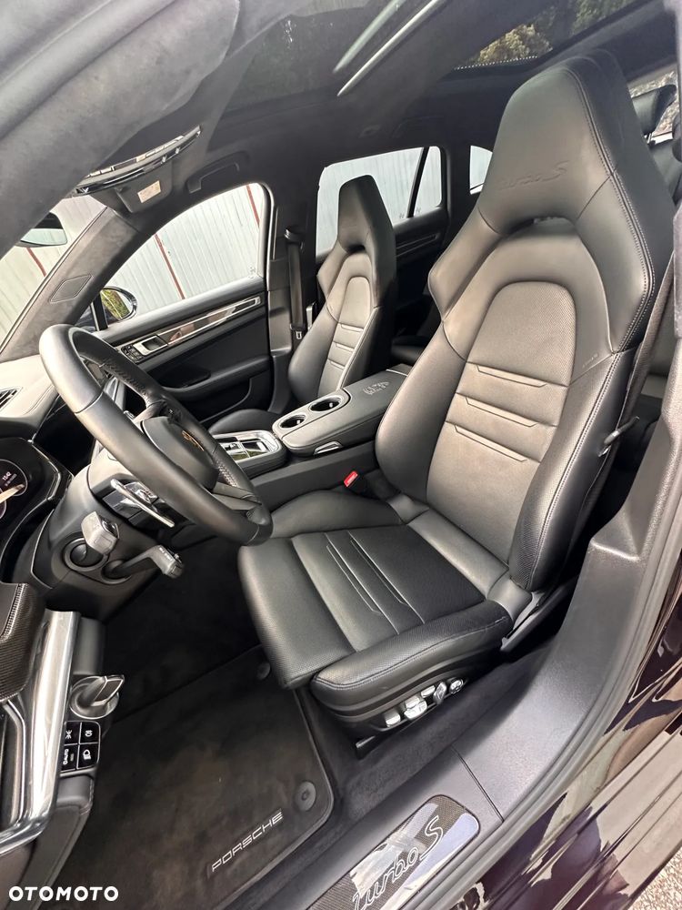 Porsche Panamera Turbo S Sport Turismo - 22