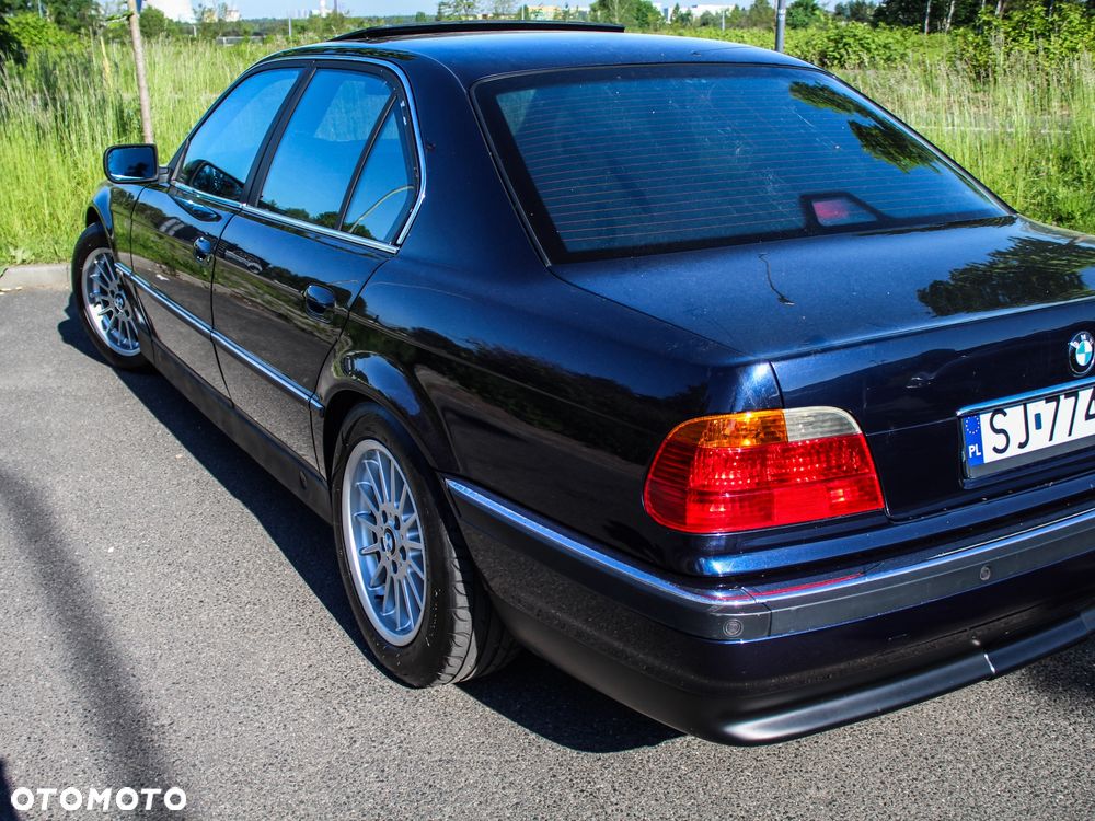 BMW Seria 7 740i - 5