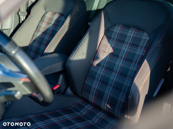 Volkswagen Golf - 19