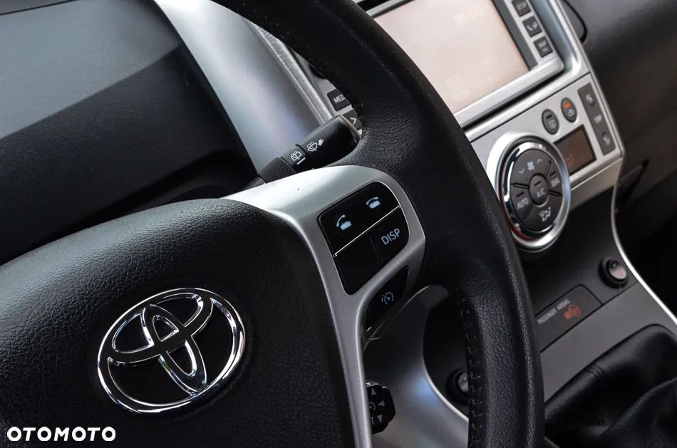 Toyota Verso 1.6 Premium 7os - 24