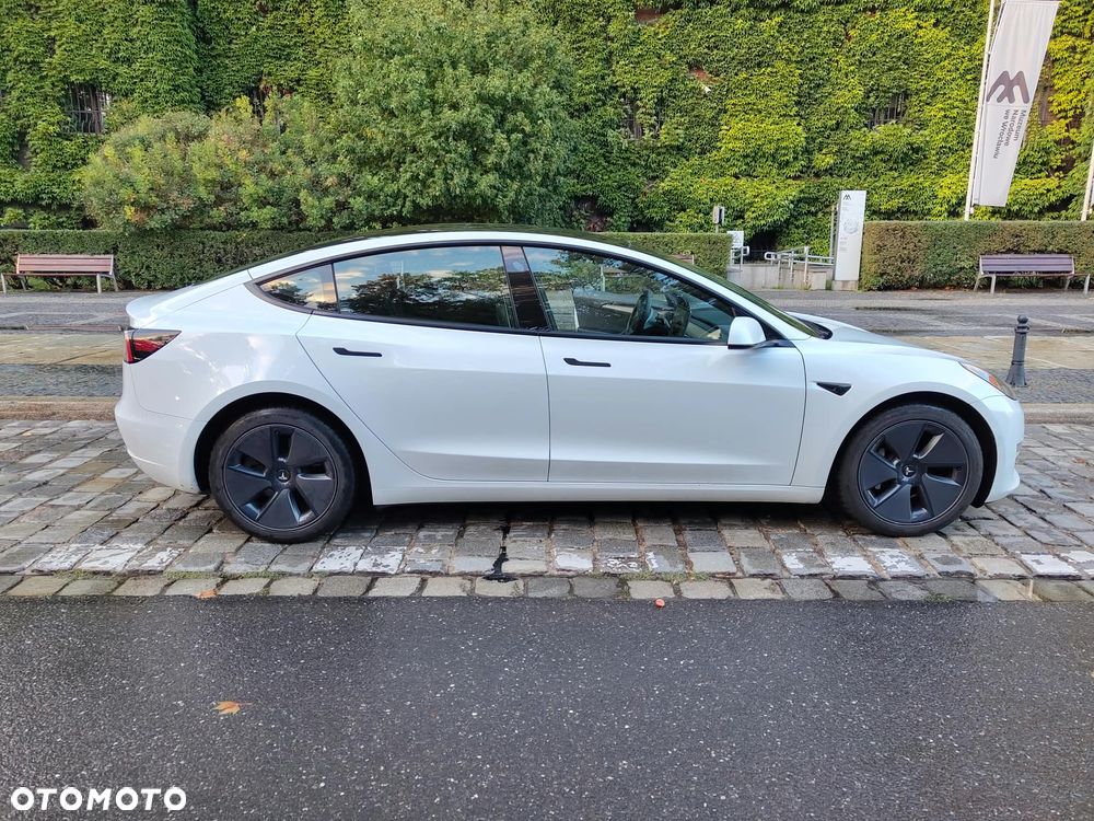Tesla Model 3 - 10