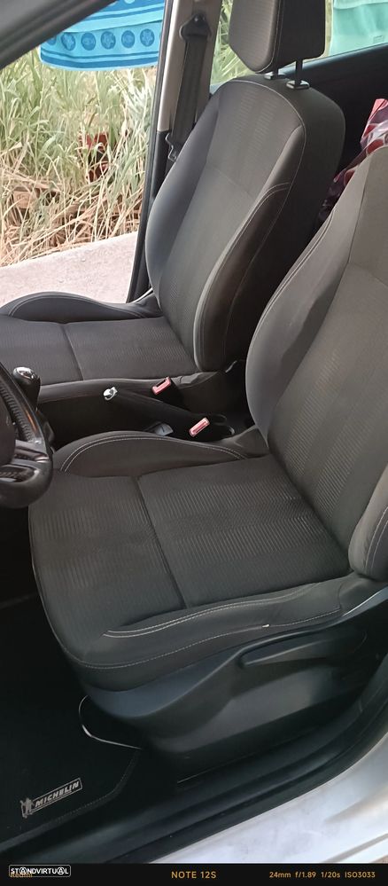 Renault Clio 1.2 16V Confort - 8