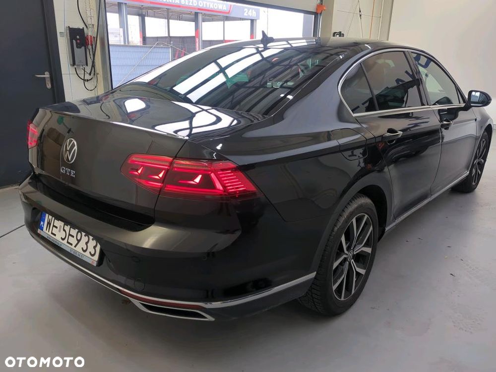 Volkswagen Passat - 4