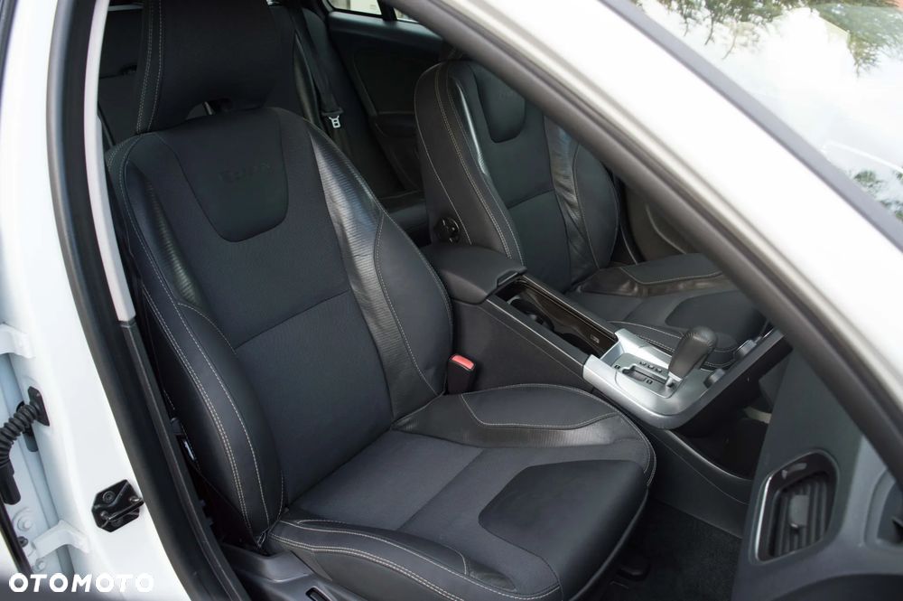 Volvo V60 D4 Geartronic RDesign - 38