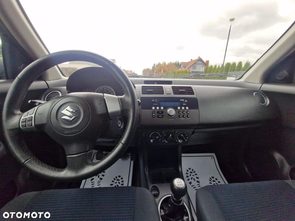 Suzuki Swift 1.3 Sakura - 26