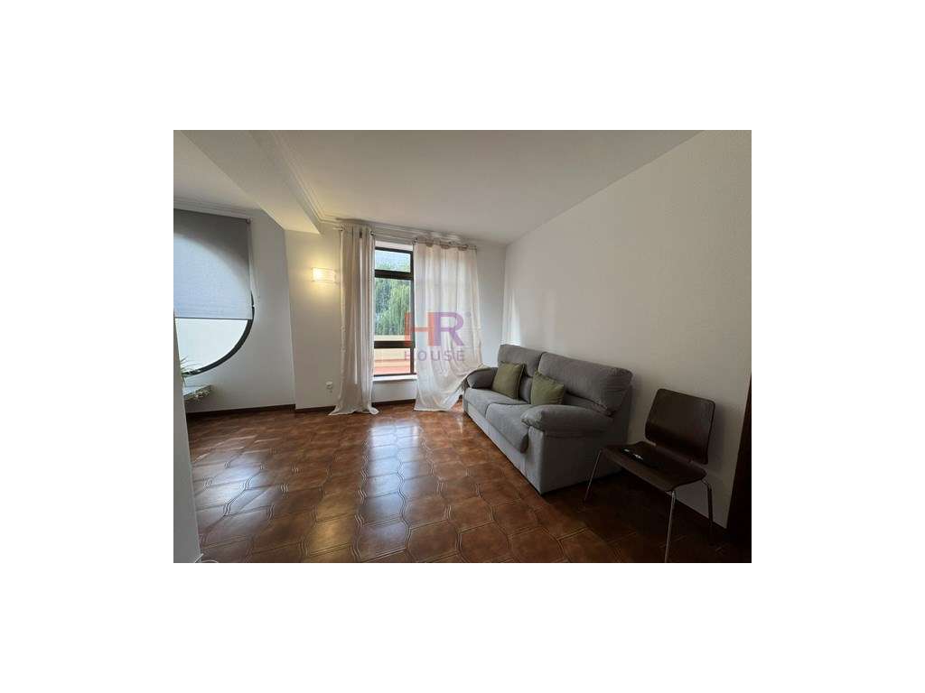 Arrenda-se Quarto mobilado com serventia de sala, wc e cozinha. - Grande imagem: 2/13
