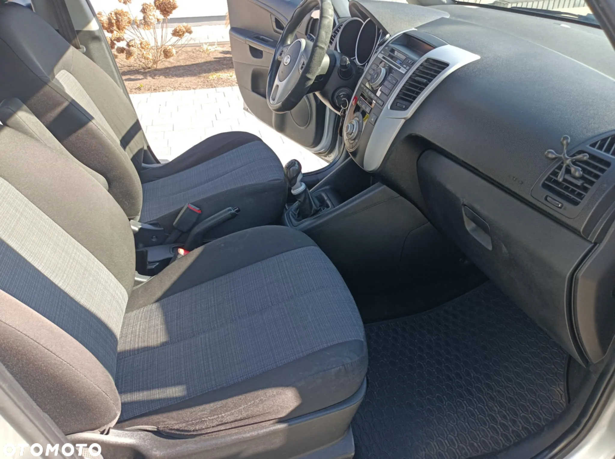 Kia Venga - 7