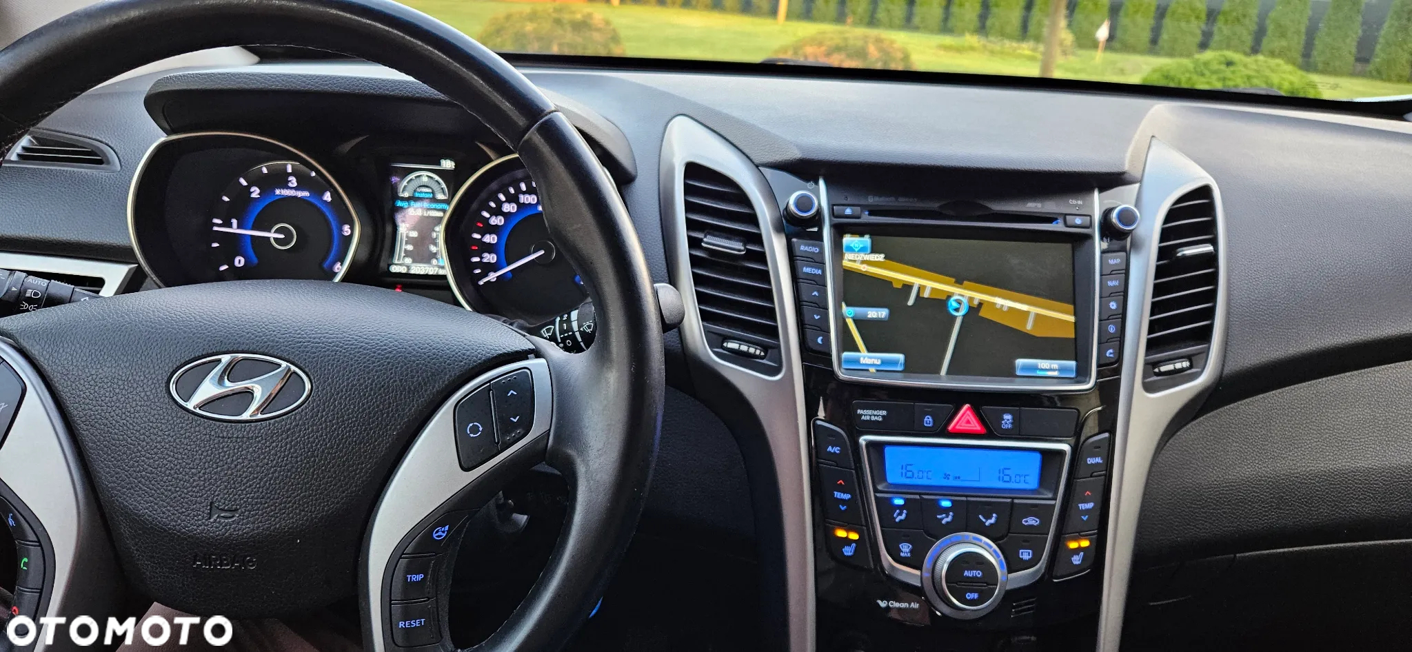 Hyundai i30 blue 1.6 CRDi Trend - 12