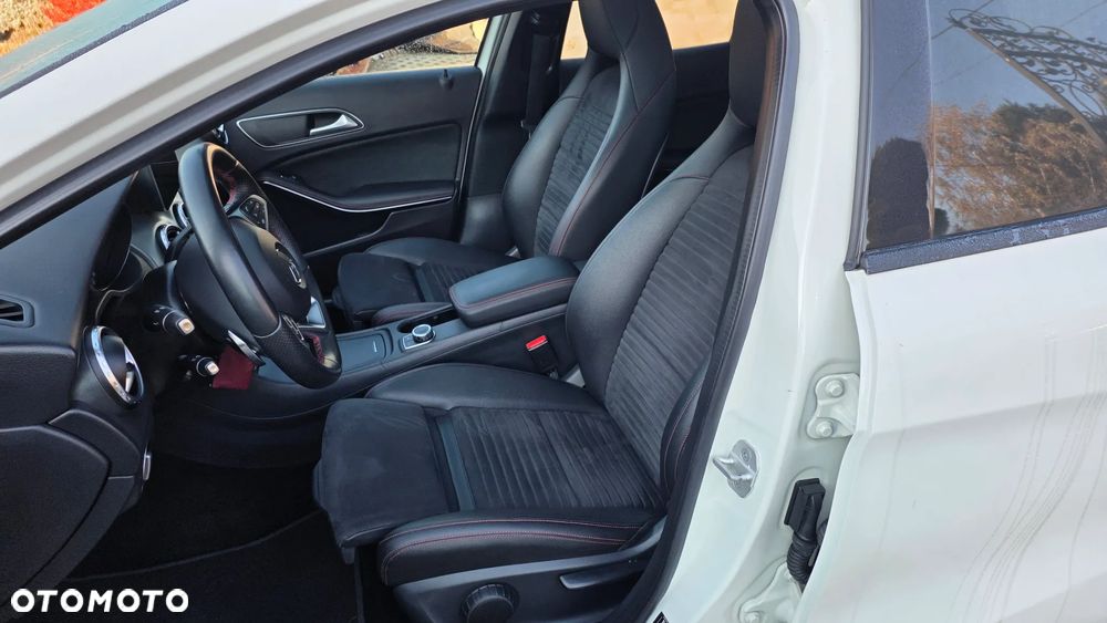 Mercedes-Benz GLA 200 d 4-Matic AMG Line - 17