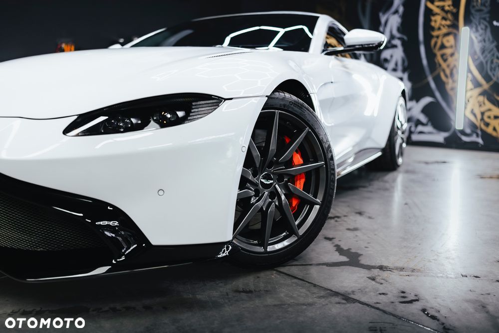 Aston Martin Vantage - 3