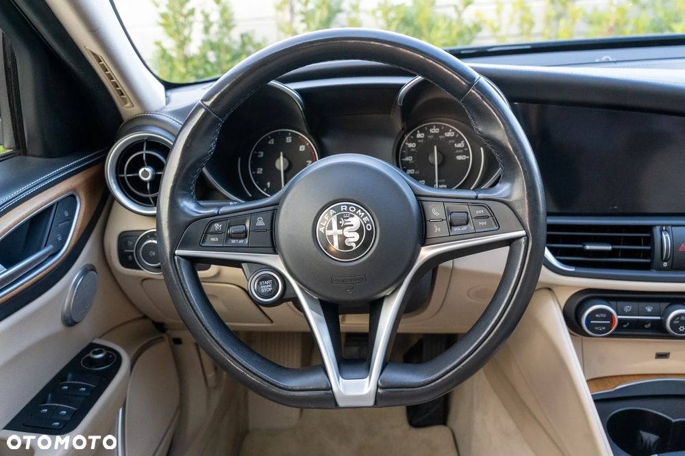 Alfa Romeo Giulia - 17