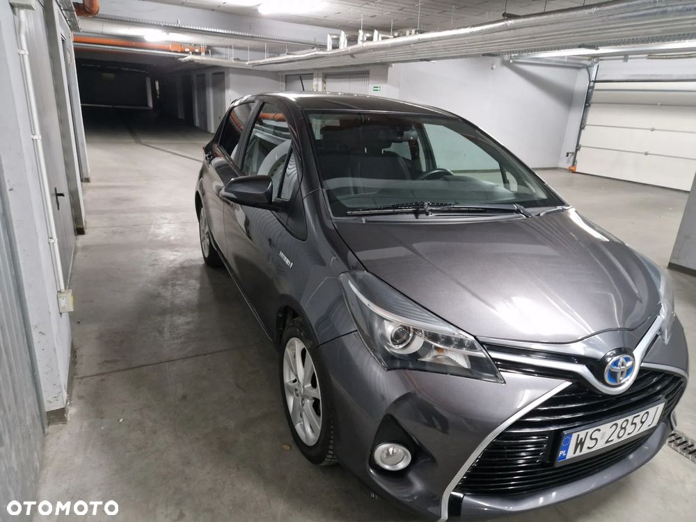 Toyota Yaris Hybrid 100 Premium - 1