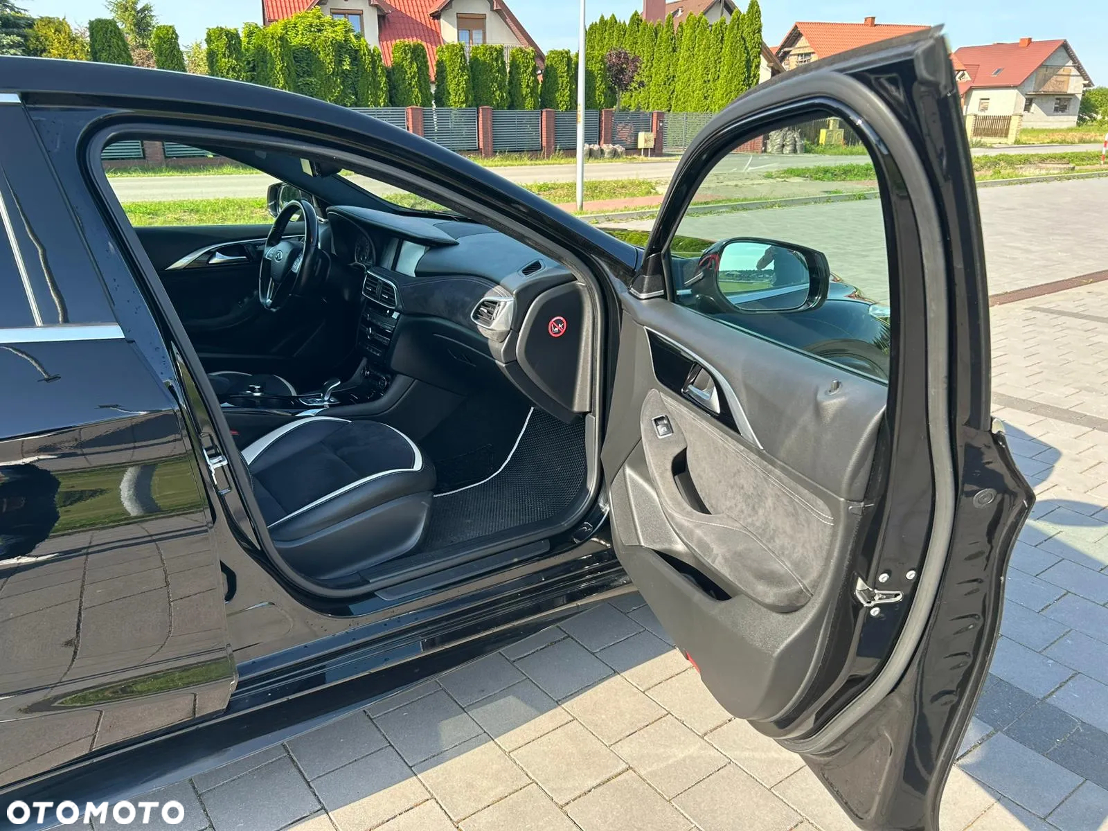 Infiniti Q30 - 12