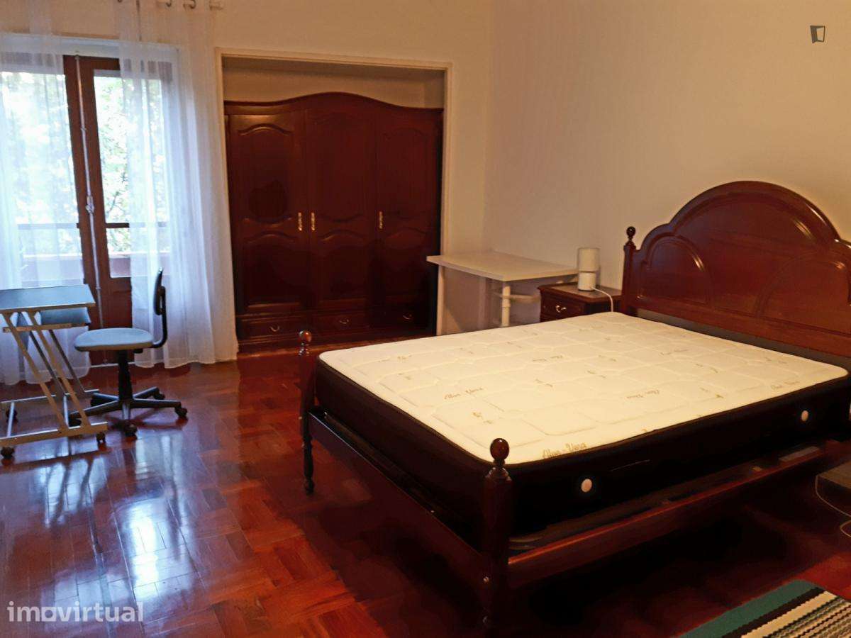 Quarto - localizado em Linda-a-Velha Lisbon - Grande imagem: 2/25
