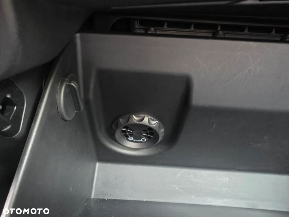 Kia Carens 1.6 GDI Attract - 27