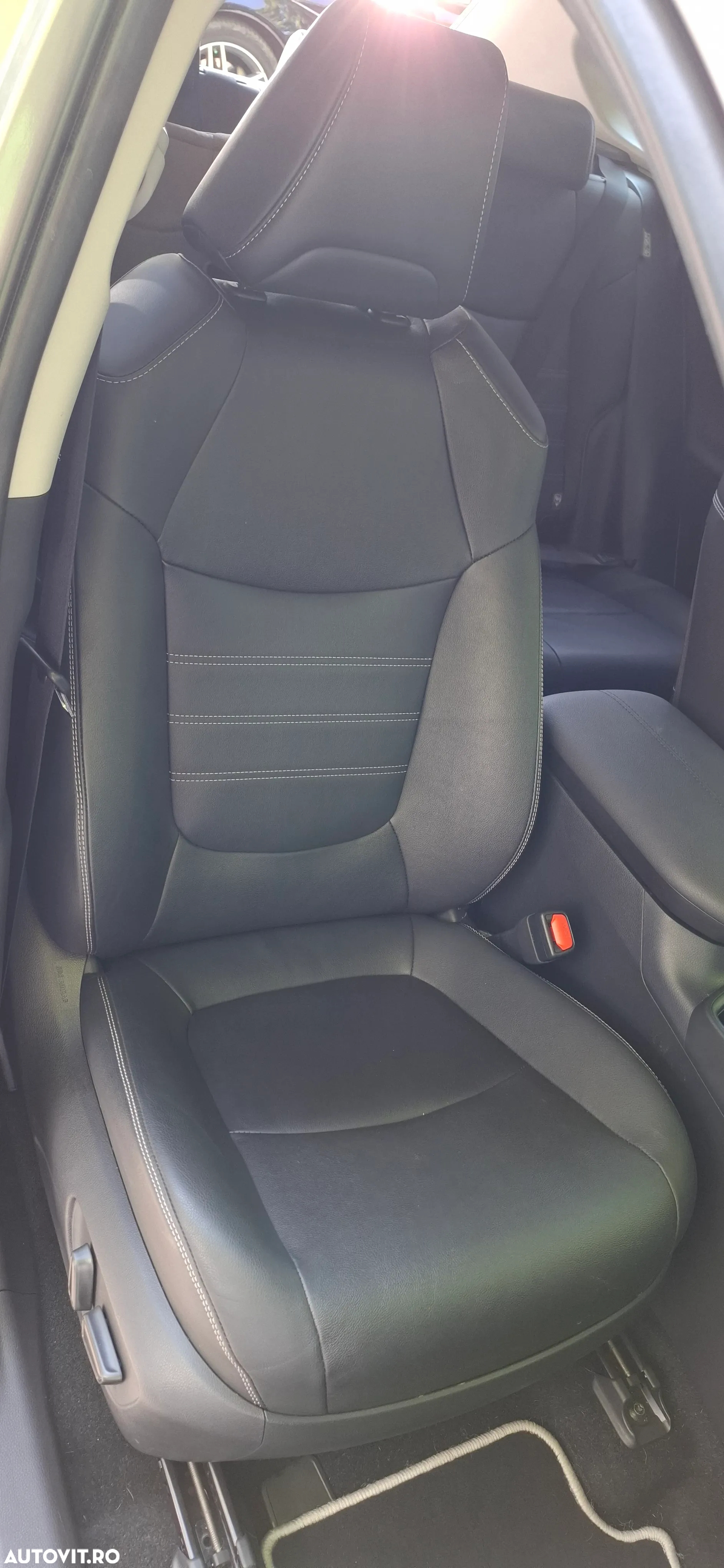 Toyota RAV4 2.5 Hybrid VVT-iE 4x4 Luxury - 32