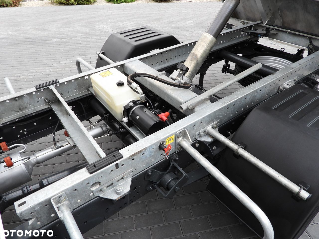 Iveco DAILY 35C14 WYWROTKA PODWÓJNA KABINA DOKA 6 MIEJSC TEMPOMAT BLIŹNIACZE KOŁA KLIMATYZACJA  140KM - 23