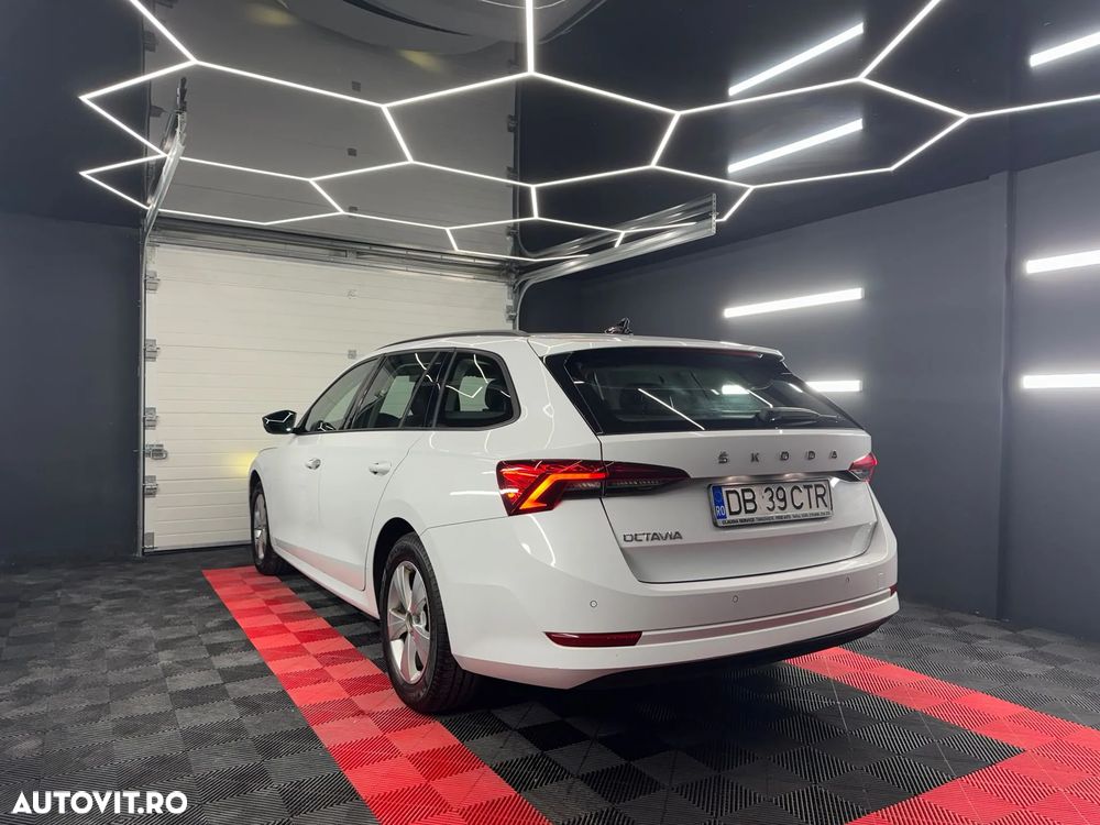 Skoda Octavia 2.0 TDI DSG Tour - 3