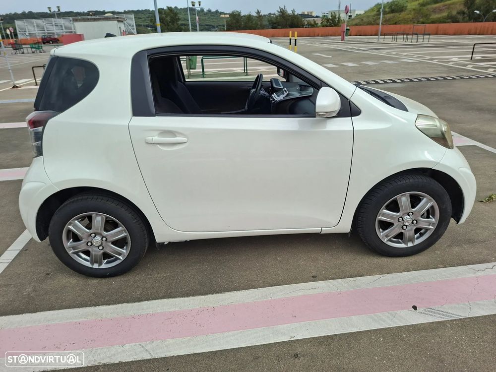 Toyota iQ 1.0 VVT-i - 10