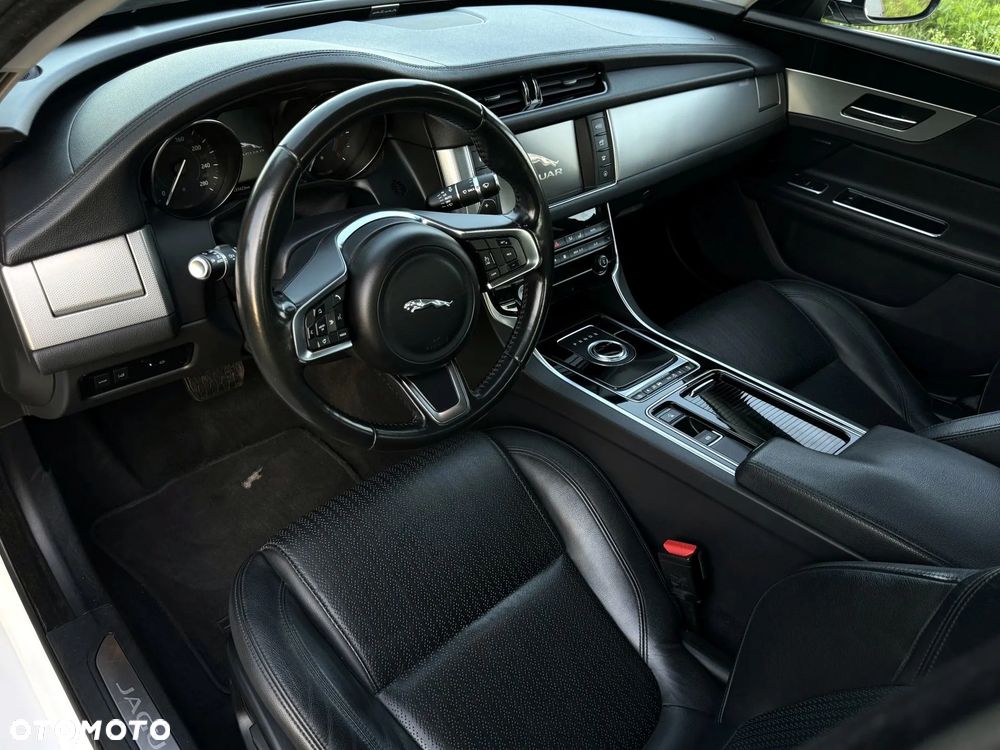 Jaguar XF 2.0 i4D AWD Prestige - 9