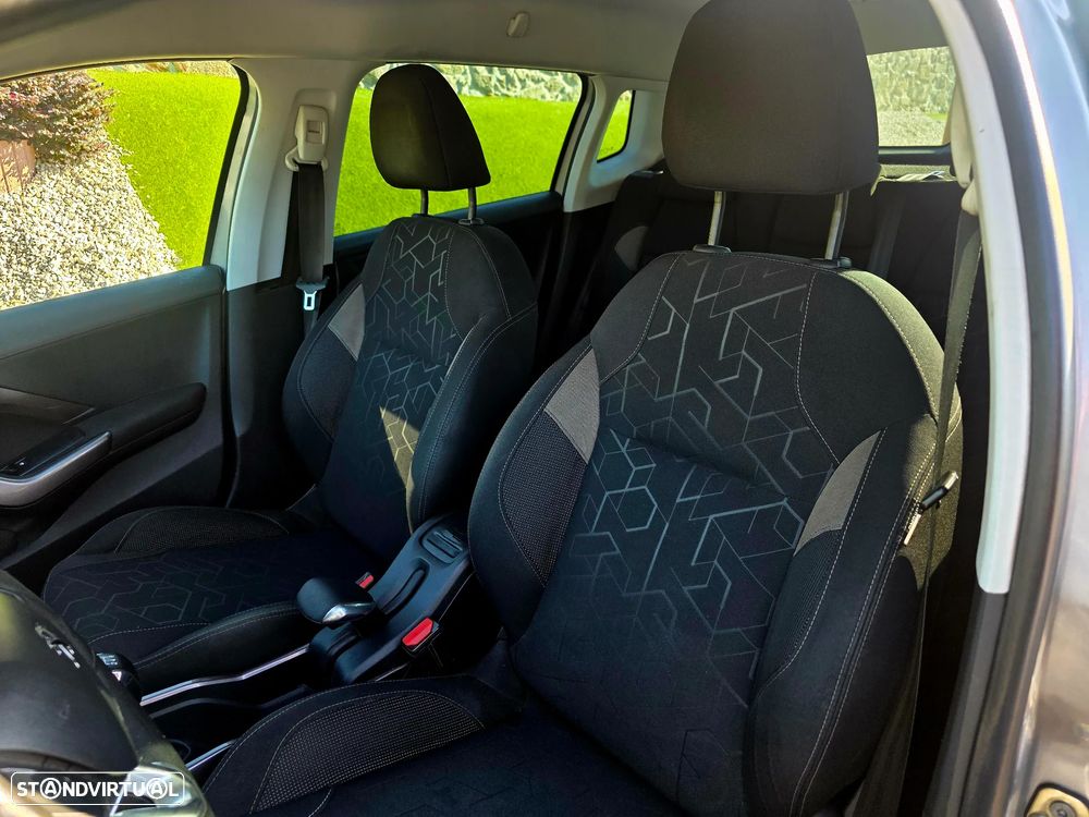 Peugeot 2008 e-HDi FAP 92 STOP & START Allure - 11